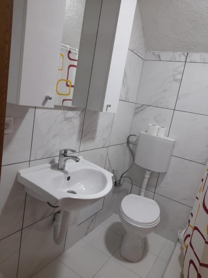 Breti'S Guesthouse Vuthaj 외부 사진