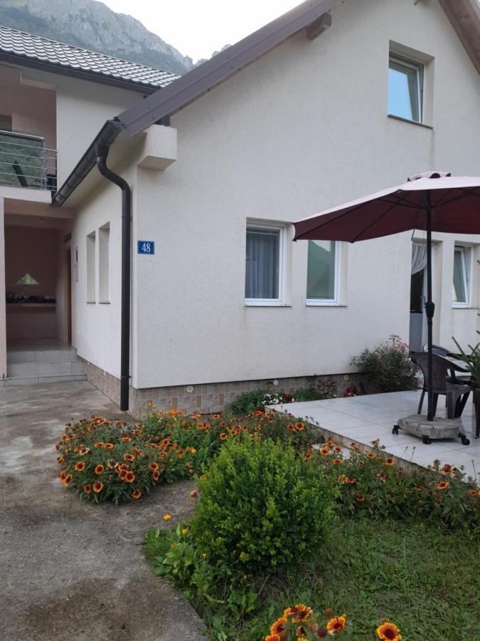 Breti'S Guesthouse Vuthaj 외부 사진