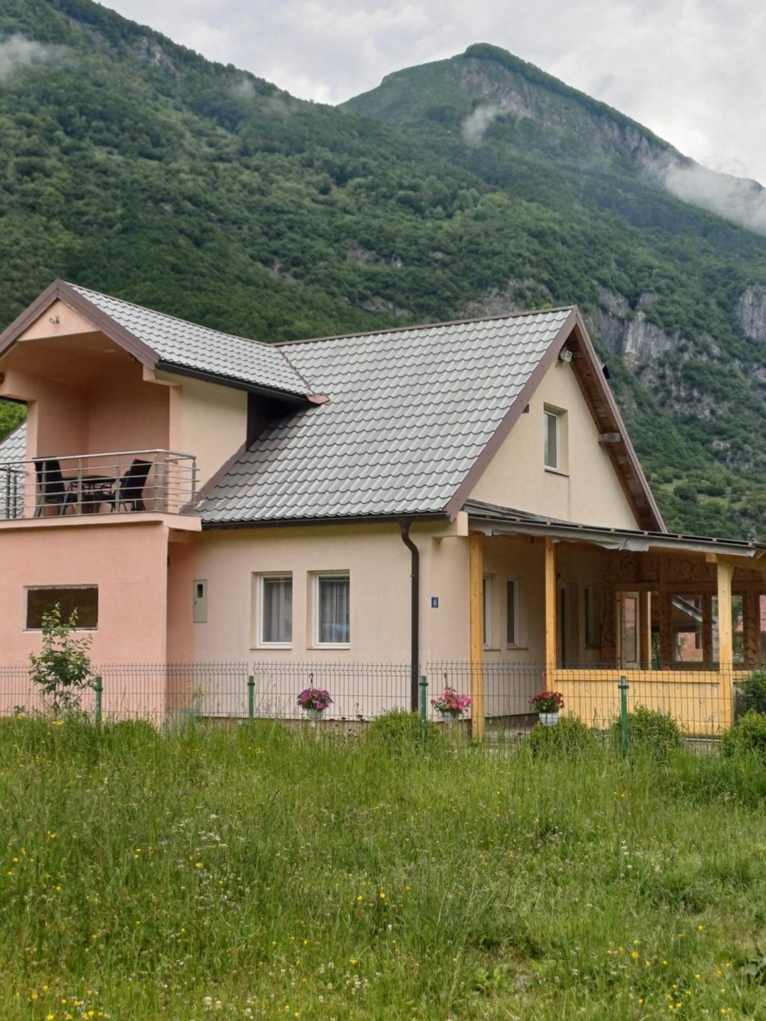Breti'S Guesthouse Vuthaj 외부 사진