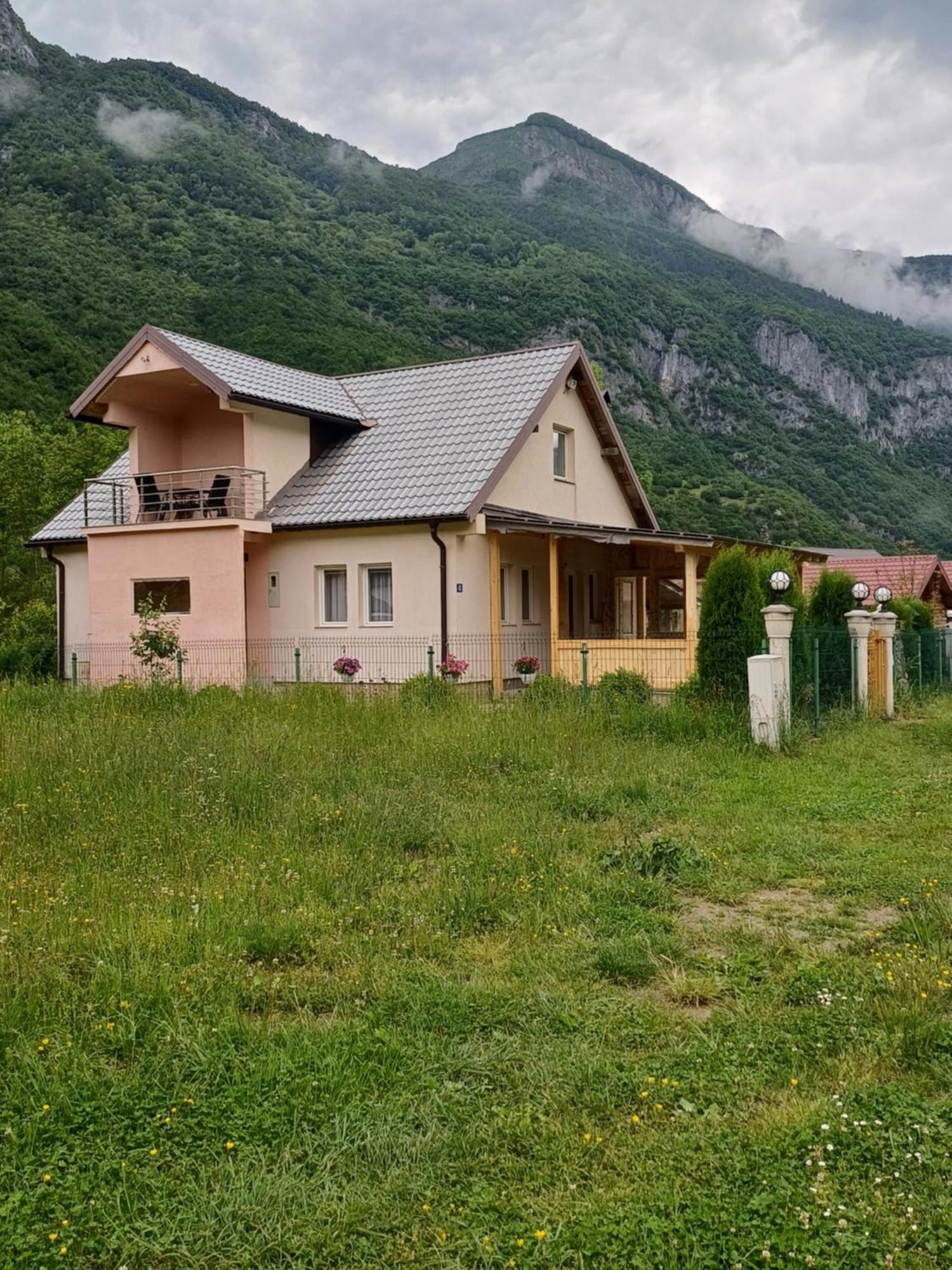 Breti'S Guesthouse Vuthaj 외부 사진